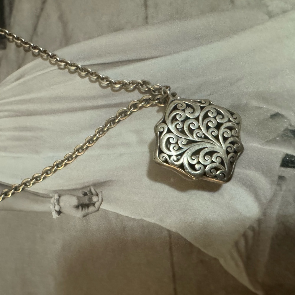 Lois Hills mother of pearl statement necklace with granulated accents - Picture 6 of 10